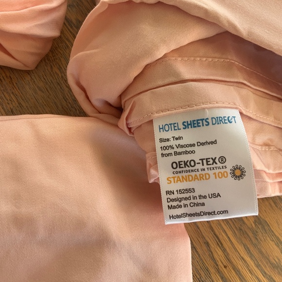 HOTEL SHEETS DIRECT 2 sets of twin viscose bamboo sheets/2 pillow cases - Picture 3 of 3